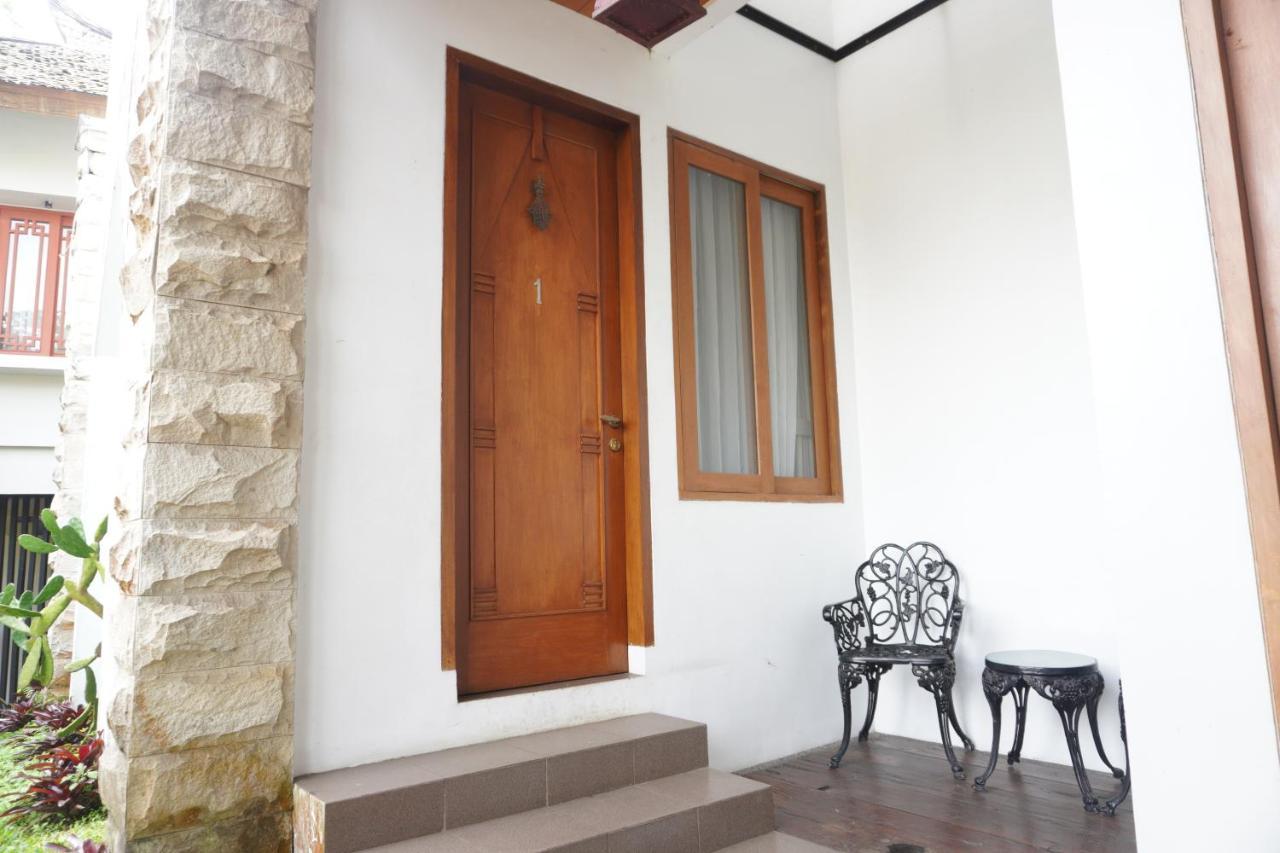 Rumah Stroberi Organic Farm & Family Lodge Lembang Εξωτερικό φωτογραφία