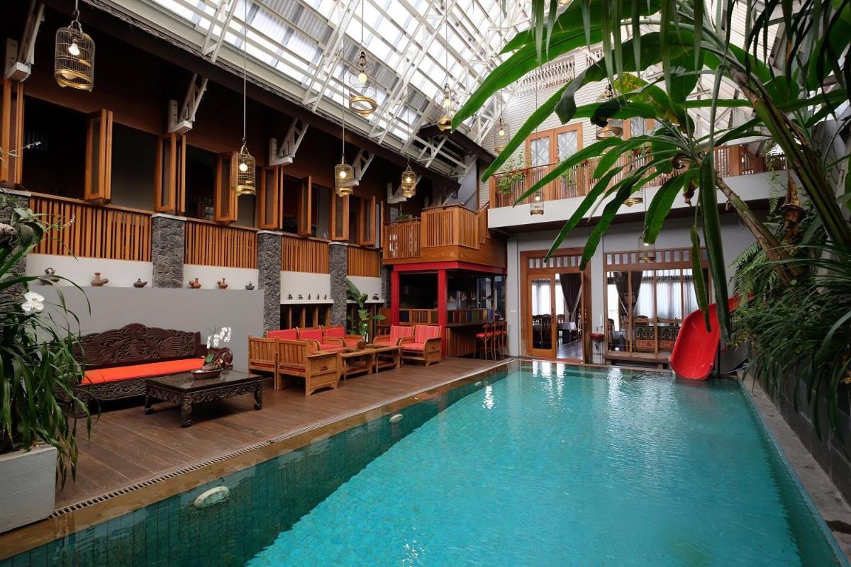 Rumah Stroberi Organic Farm & Family Lodge Lembang Εξωτερικό φωτογραφία