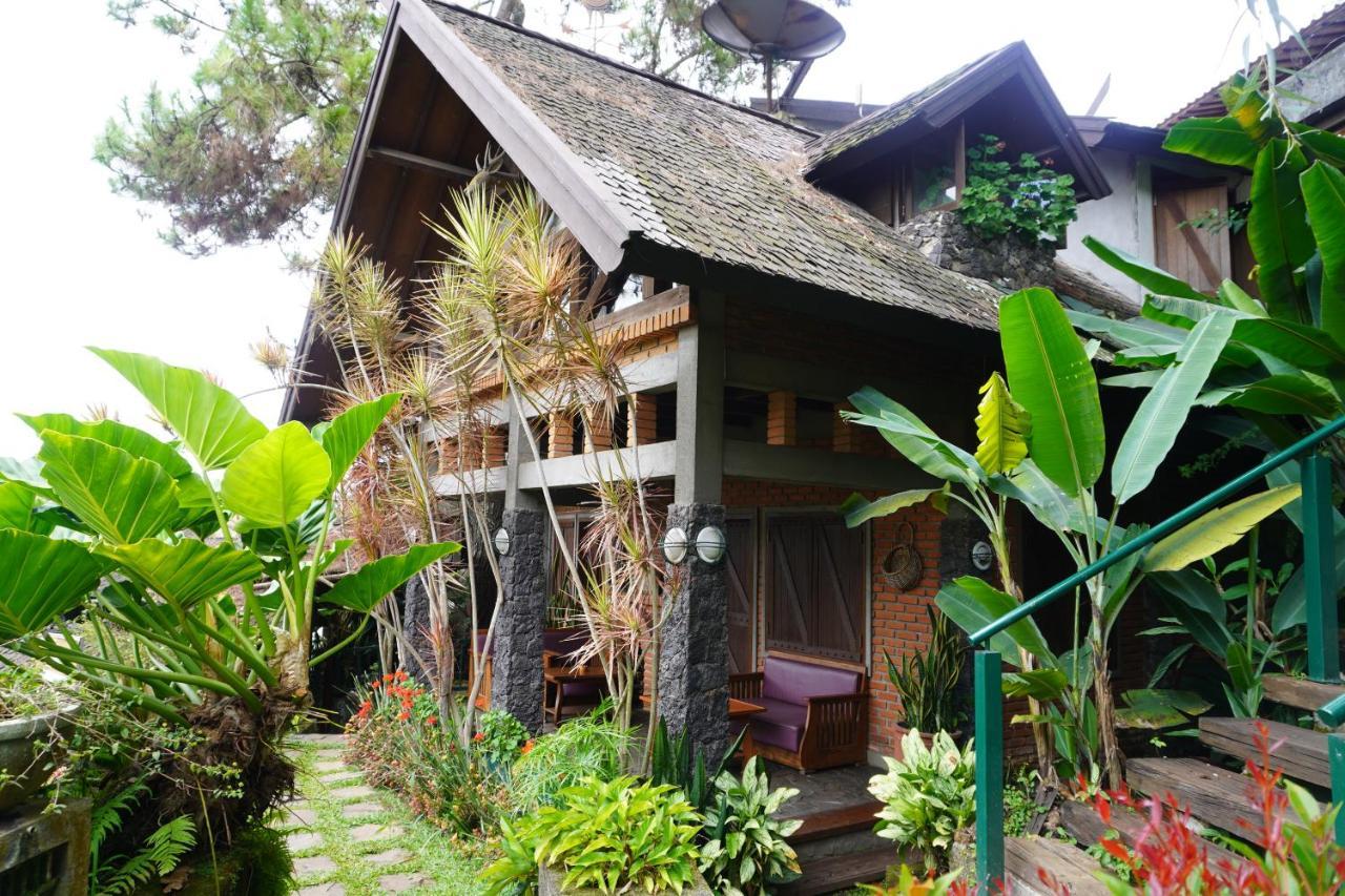 Rumah Stroberi Organic Farm & Family Lodge Lembang Εξωτερικό φωτογραφία