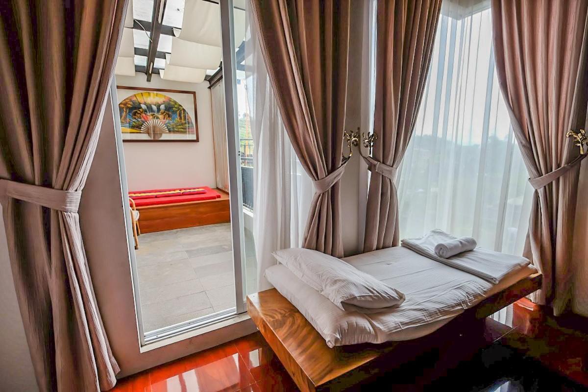 Rumah Stroberi Organic Farm & Family Lodge Lembang Εξωτερικό φωτογραφία