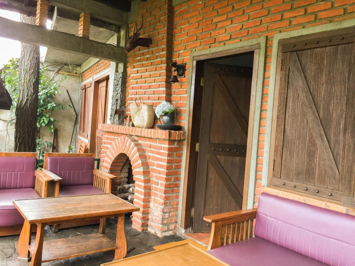 Rumah Stroberi Organic Farm & Family Lodge Lembang Εξωτερικό φωτογραφία