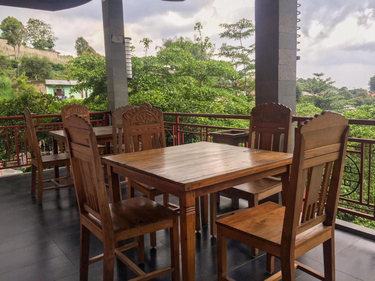 Rumah Stroberi Organic Farm & Family Lodge Lembang Εξωτερικό φωτογραφία