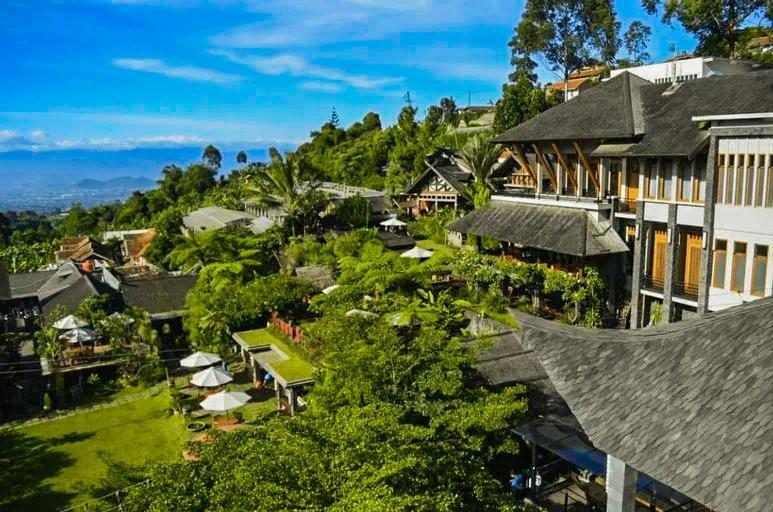 Rumah Stroberi Organic Farm & Family Lodge Lembang Εξωτερικό φωτογραφία