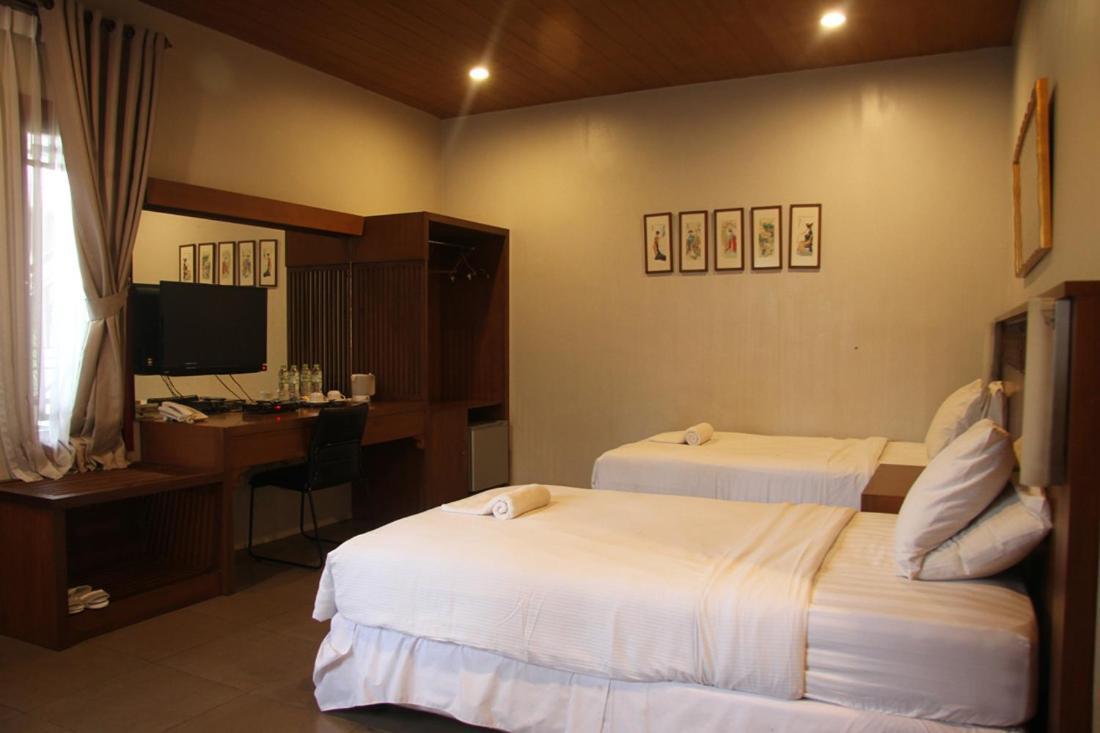 Rumah Stroberi Organic Farm & Family Lodge Lembang Εξωτερικό φωτογραφία