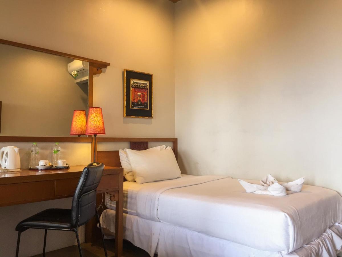 Rumah Stroberi Organic Farm & Family Lodge Lembang Εξωτερικό φωτογραφία