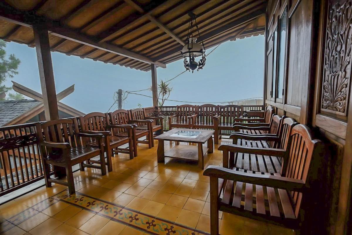 Rumah Stroberi Organic Farm & Family Lodge Lembang Εξωτερικό φωτογραφία