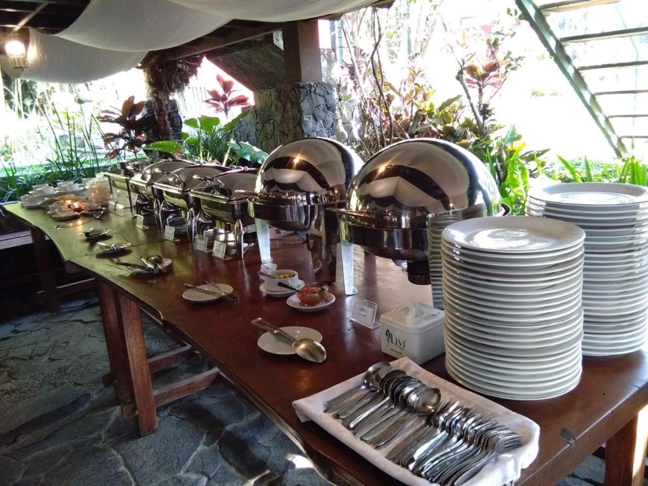 Rumah Stroberi Organic Farm & Family Lodge Lembang Εξωτερικό φωτογραφία